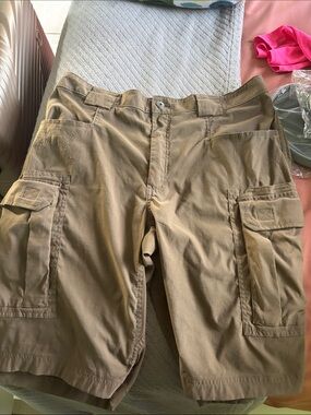 Duluth Trading Co Brown Work Shorts with Logo Tag